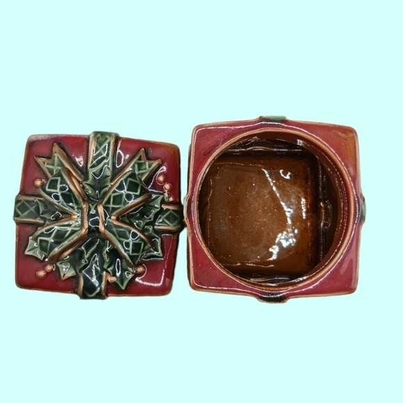 Ceramic canister a wrapped present 3d bow lid - Picture 6 of 10